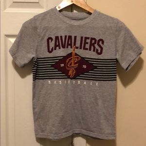 Gray boys Cleveland Cavaliers t-shirt size‎ large